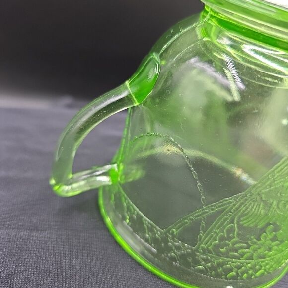 Federal Georgian Lovebirds Uranium Glass Depression Era Sugar Bowl GLOWS - Picture 9 of 9